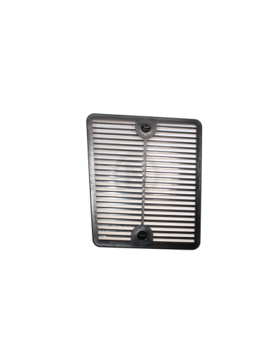 grille latérale gauche de capot.