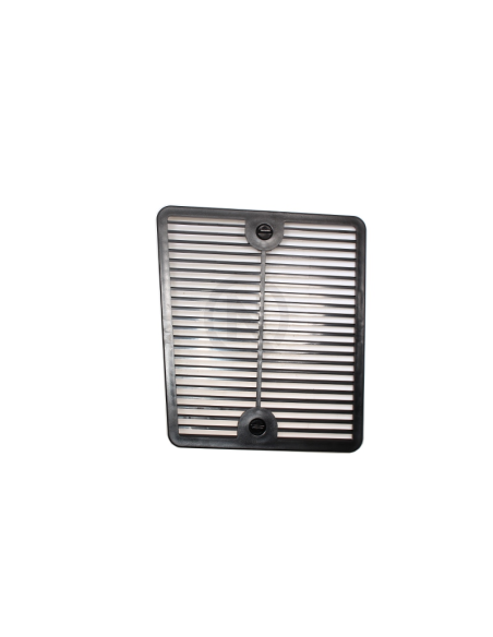 grille latérale gauche de capot.